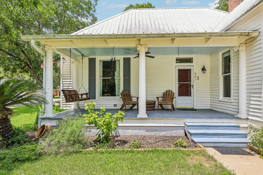 601 Garwood St, Smithville, TX 78957 - #2