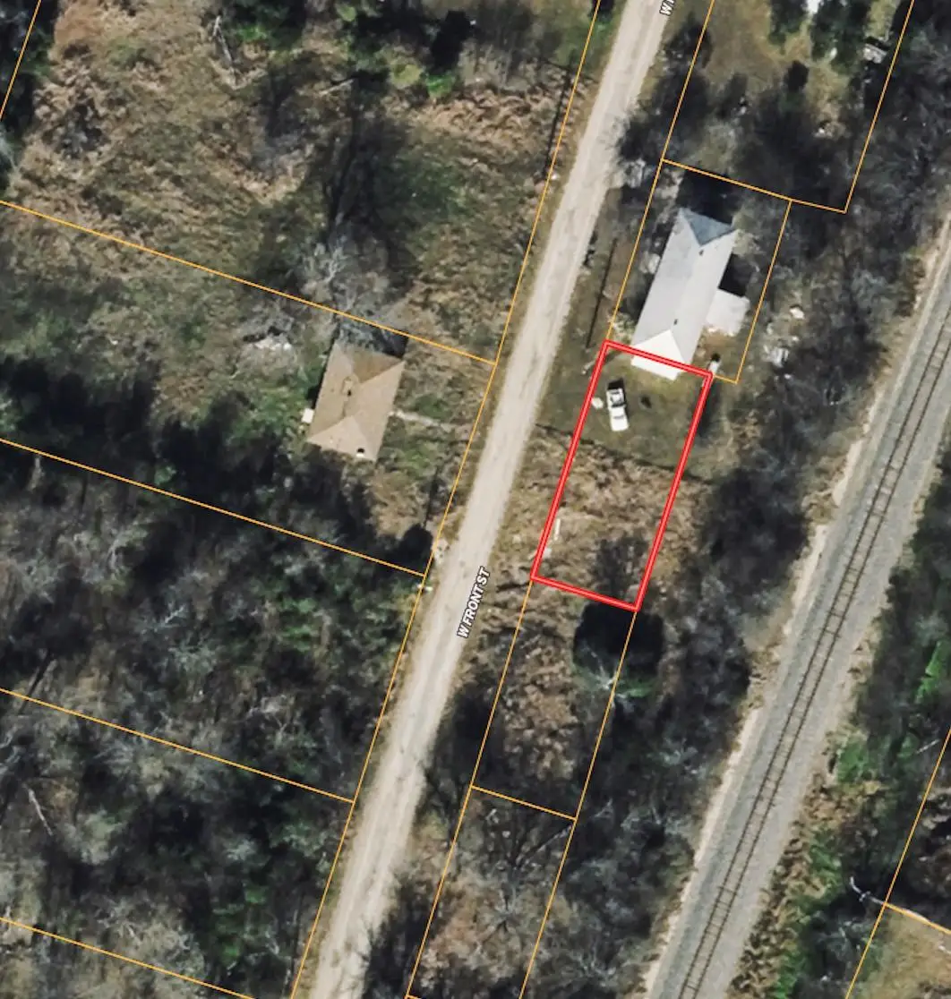 318 N Front St, Holland, TX 76534 - #1