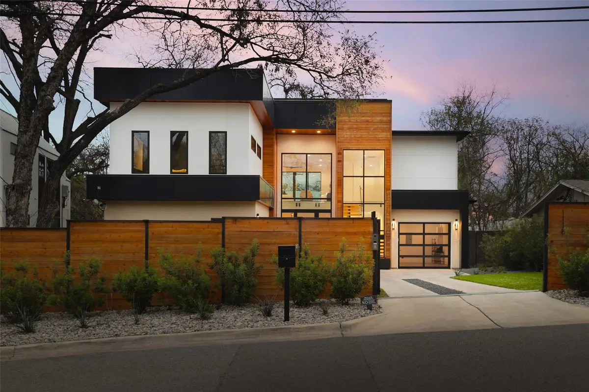 1118 Mariposa Dr, Austin, TX 78704 - Image #1