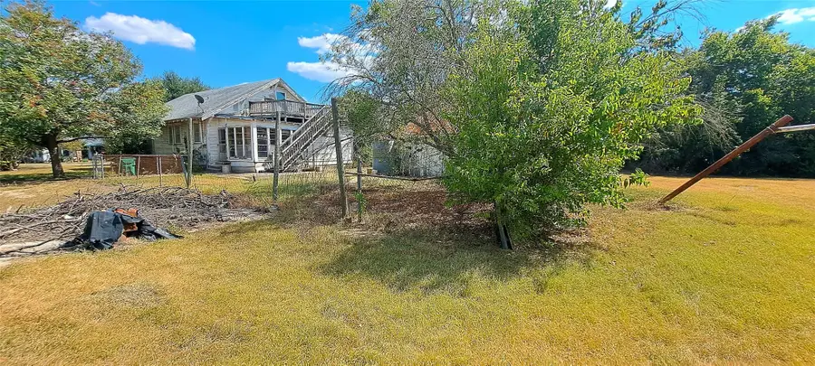 507 Sloan St, Taylor, TX 76574 - Image #2