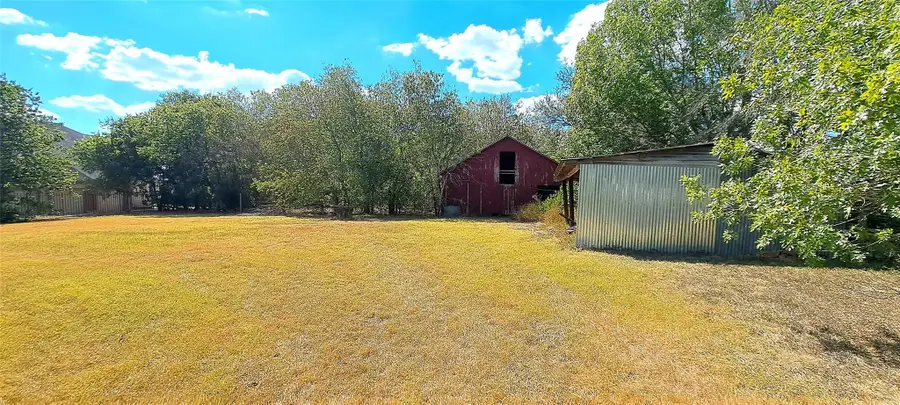 507 Sloan St, Taylor, TX 76574 - Image #3