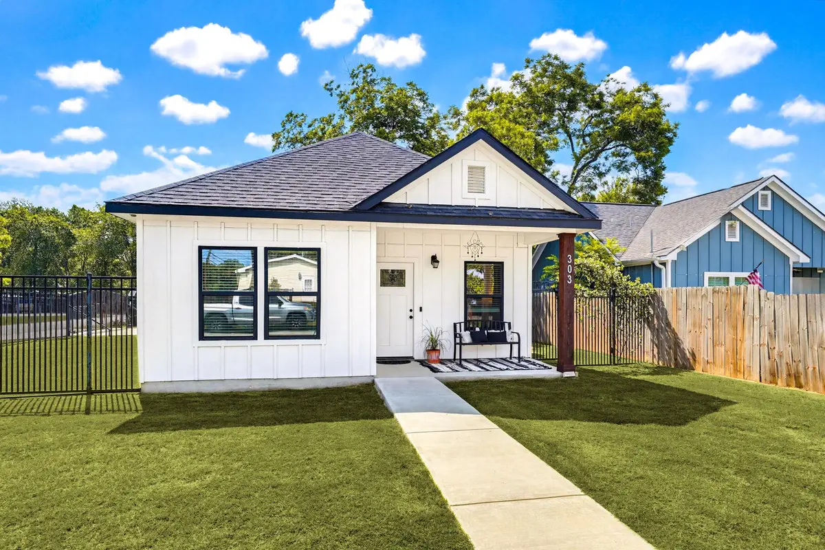 303 Pine Ave, Luling, TX 78648 - #1