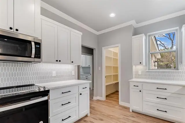 914 W Oak Ridge Dr, Marble Falls, TX 78654 - Image #3