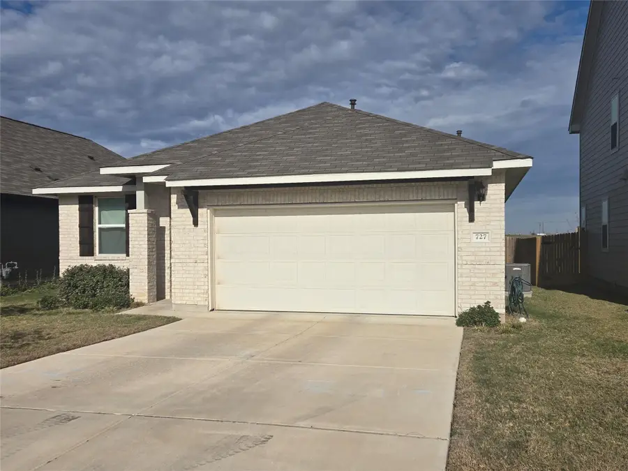 727 Gray Fox Loop, Hutto, TX 78634 - Image #2