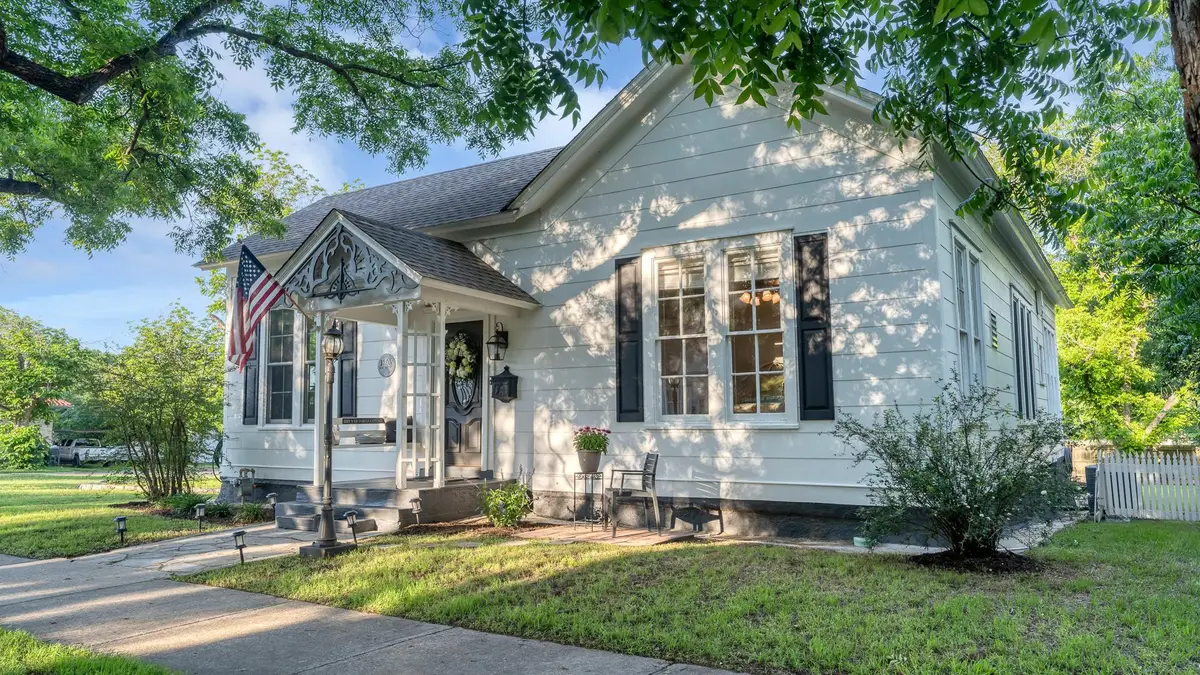 1305 S College St, Georgetown, TX 78626 - #1
