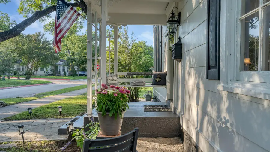 1305 S College St, Georgetown, TX 78626 - #3