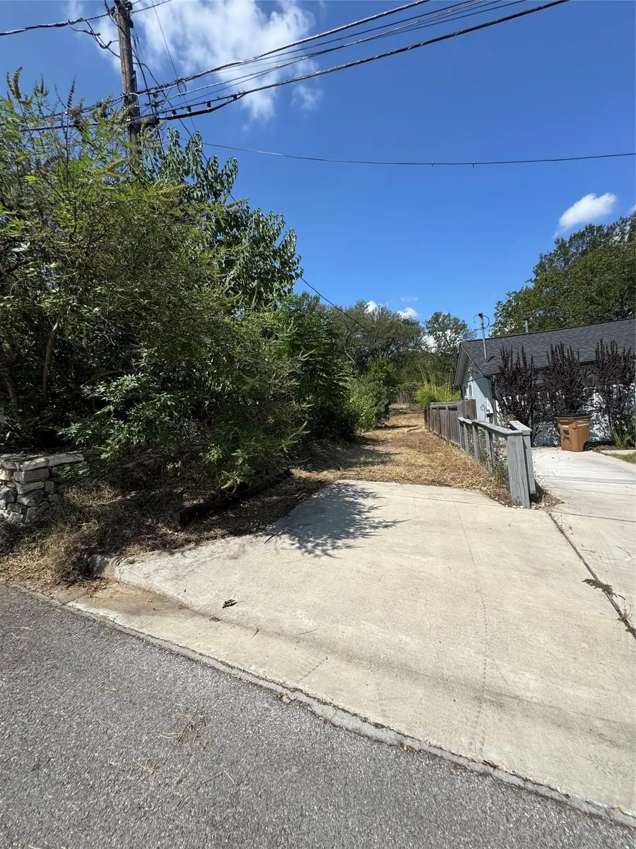 1196 Em Franklin Ave, Austin, TX 78721 - #2
