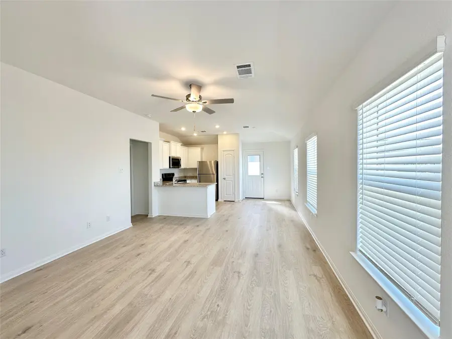 108 Captain Dooley Ln, Jarrell, TX 76537 - #2