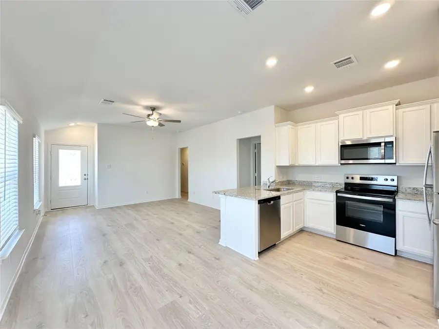 108 Captain Dooley Ln, Jarrell, TX 76537 - #3