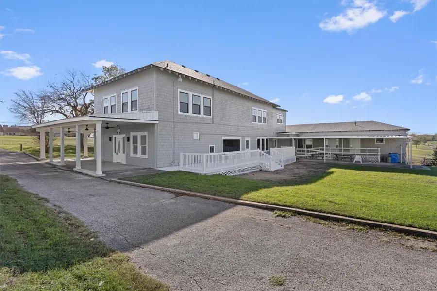 1102 Beech St, Taylor, TX 76574 - Image #2