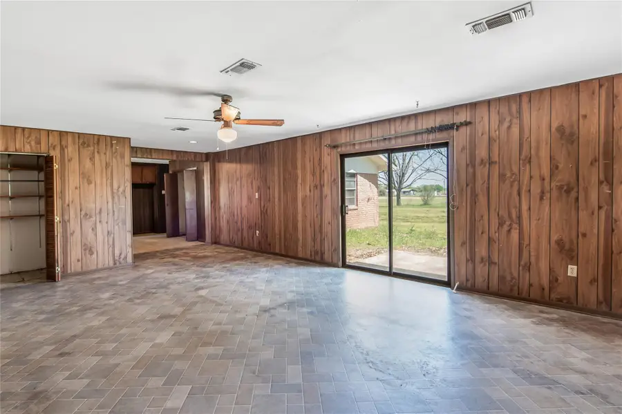 533 S Texas St, Milano, TX 76556 - #2