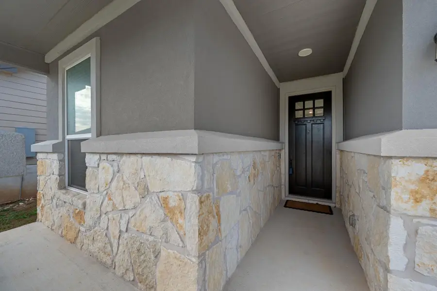 185 Six Shooter Dr, Kyle, TX 78640 - Image #2