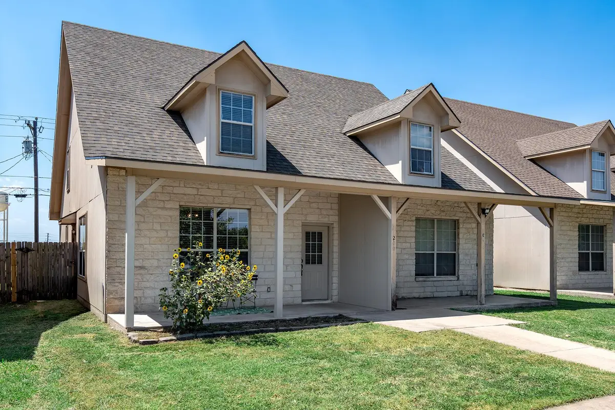 200 Sandstone Dr #E/F, Jarrell, TX 76537 - #1