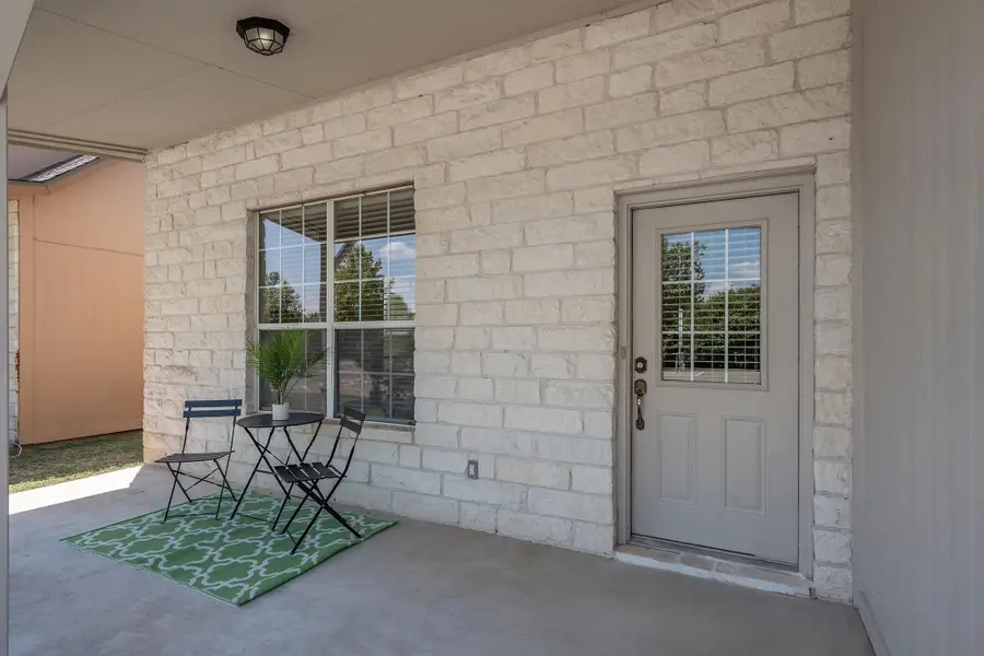 200 Sandstone Dr #E/F, Jarrell, TX 76537 - #3