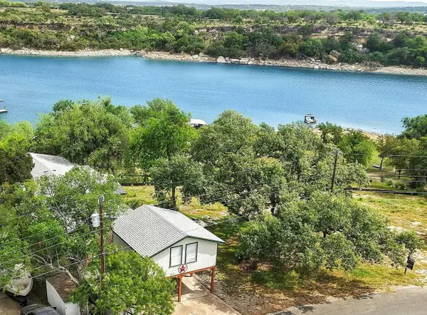 1019 Lake Shore Dr, Spicewood, TX 78669