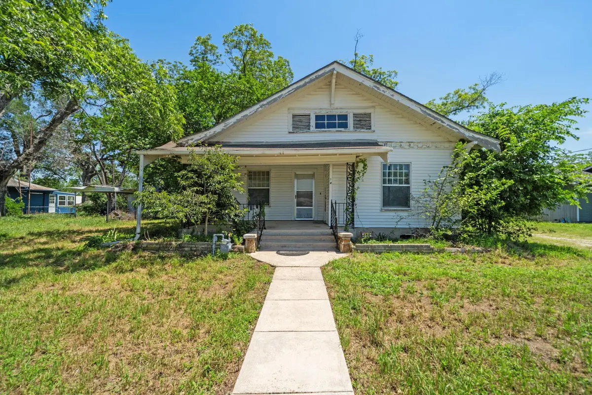619 W Bell Ave, Rockdale, TX 76567 - #1