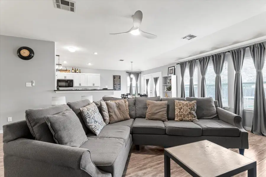 107 Jefferson Cv, Elgin, TX 78621 - Image #2