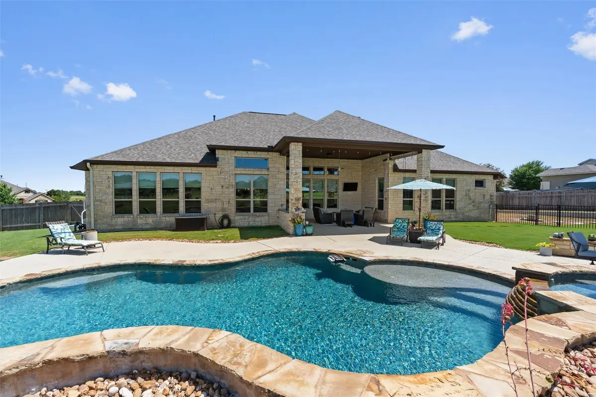 209 E Vienna Dr, Hutto, TX 78634 - #1