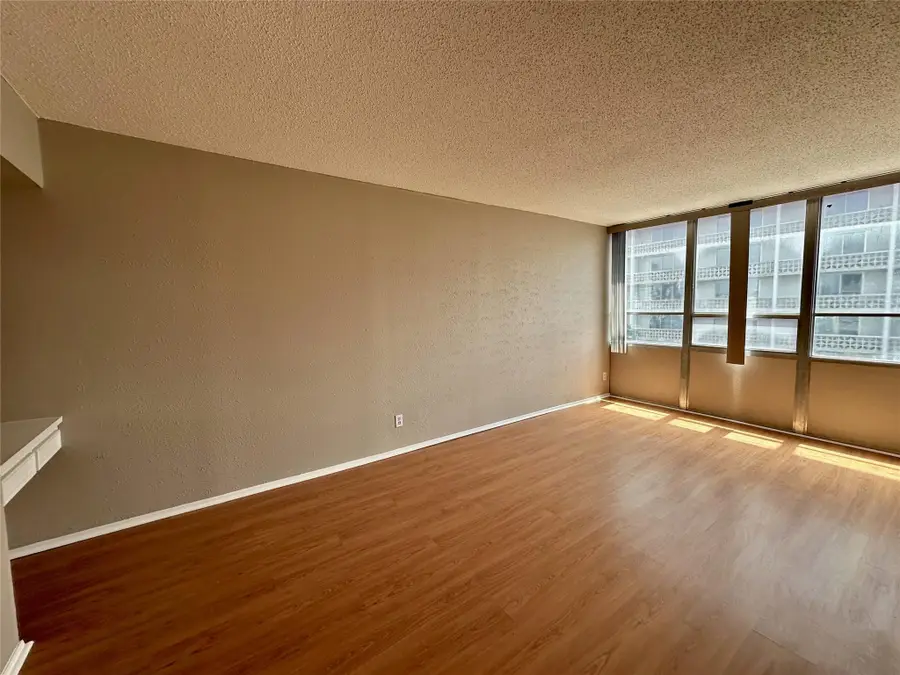 1800 Lavaca St #515, Austin, TX 78701 - Image #3