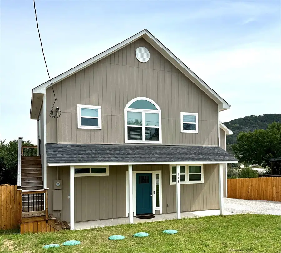 618 Hill St, Burnet, TX 78611 - #2