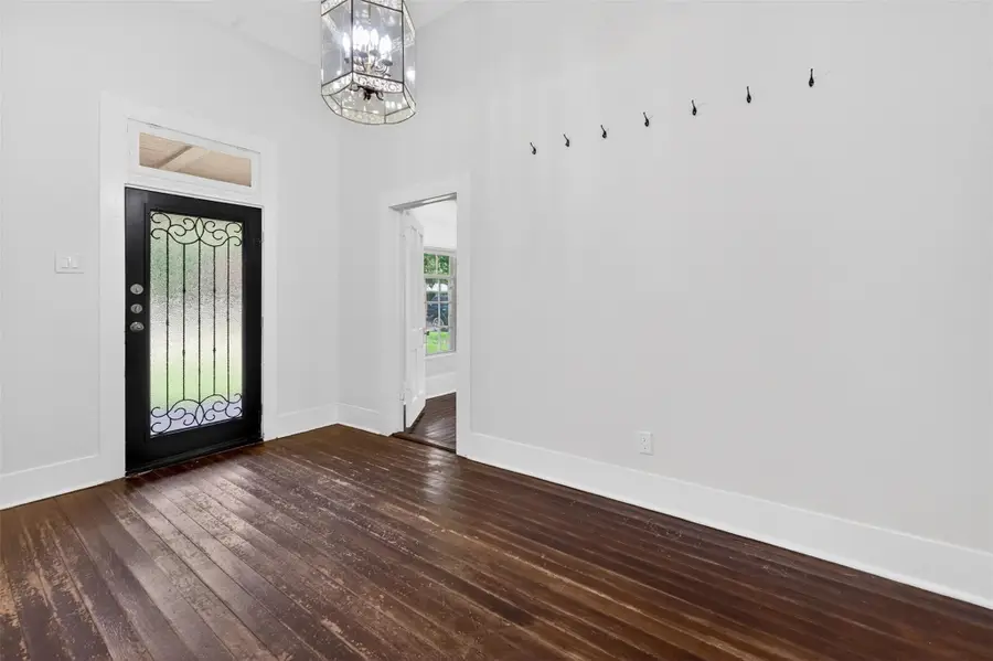 529 W Clark St, Bartlett, TX 76511 - #3