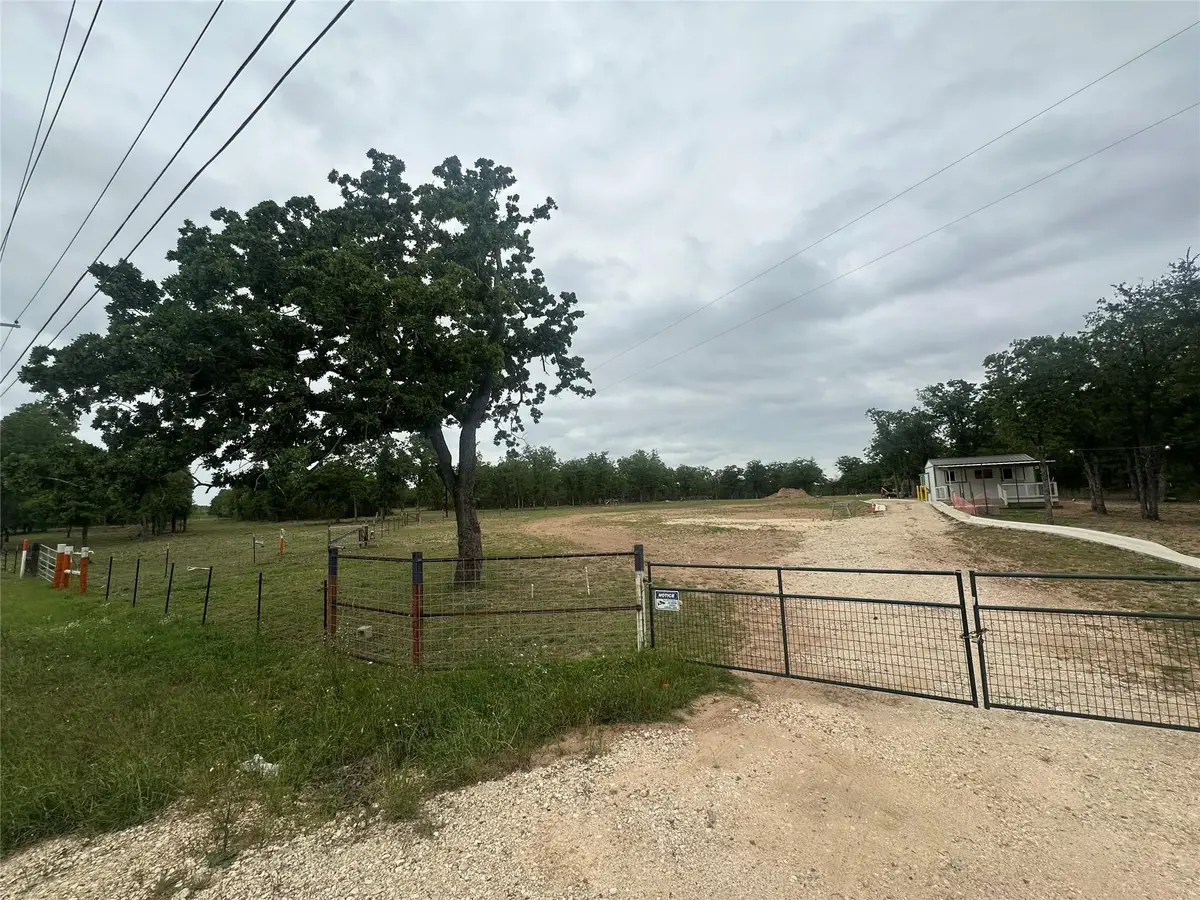 10096 S Us Highway 183 Highway, Lockhart, TX 78644 - #1