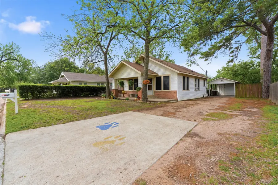 407 Westward St, Rockdale, TX 76567 - #2