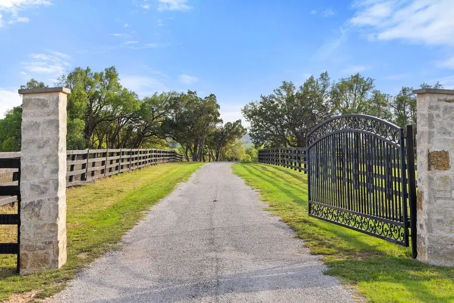 2560 Bell Springs Rd, Dripping Springs, TX 78620 - #3