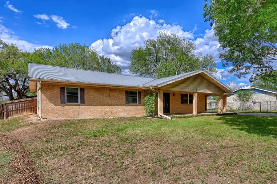 705 S La Grange St, Flatonia, TX 78941 - #3