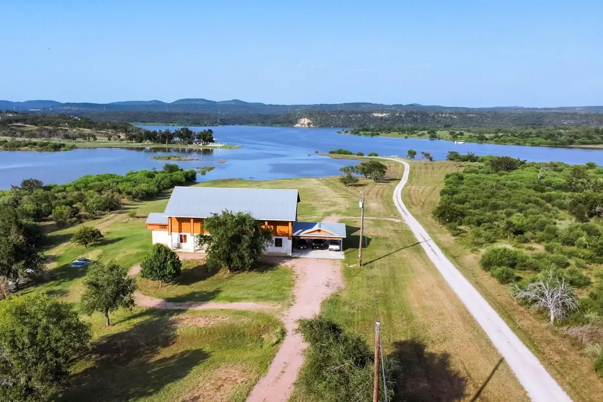 421 Chimney Cove Dr, Marble Falls, TX 78654 - #1