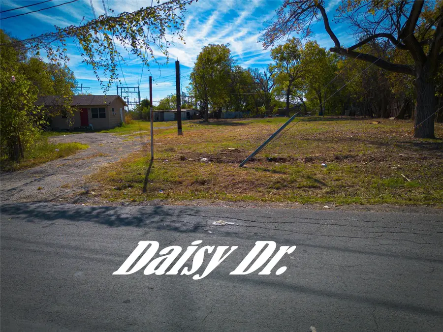 2307 Daisy Dr, Austin, TX 78727 - Image #2