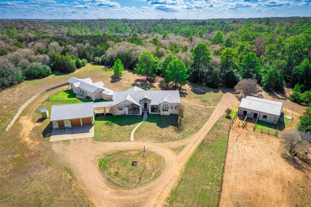 335 La Reata Trl, Smithville, TX 78957 - Image #1