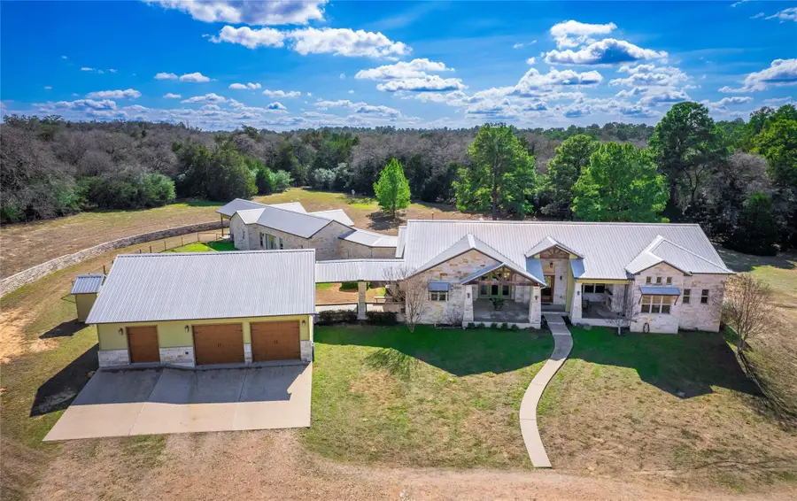 335 La Reata Trl, Smithville, TX 78957 - Image #2