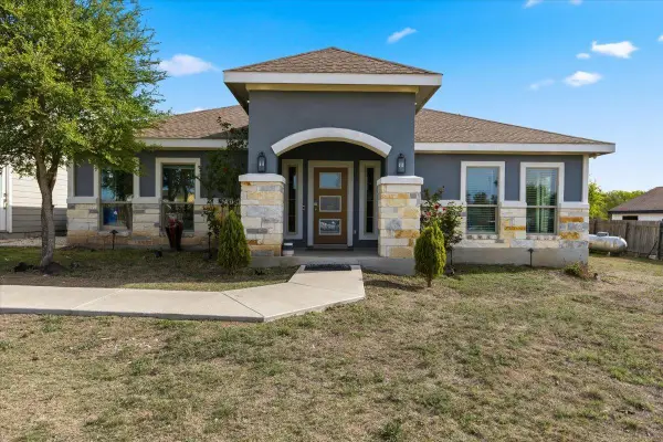 285 La Fortuna Dr, Del Valle, TX 78617