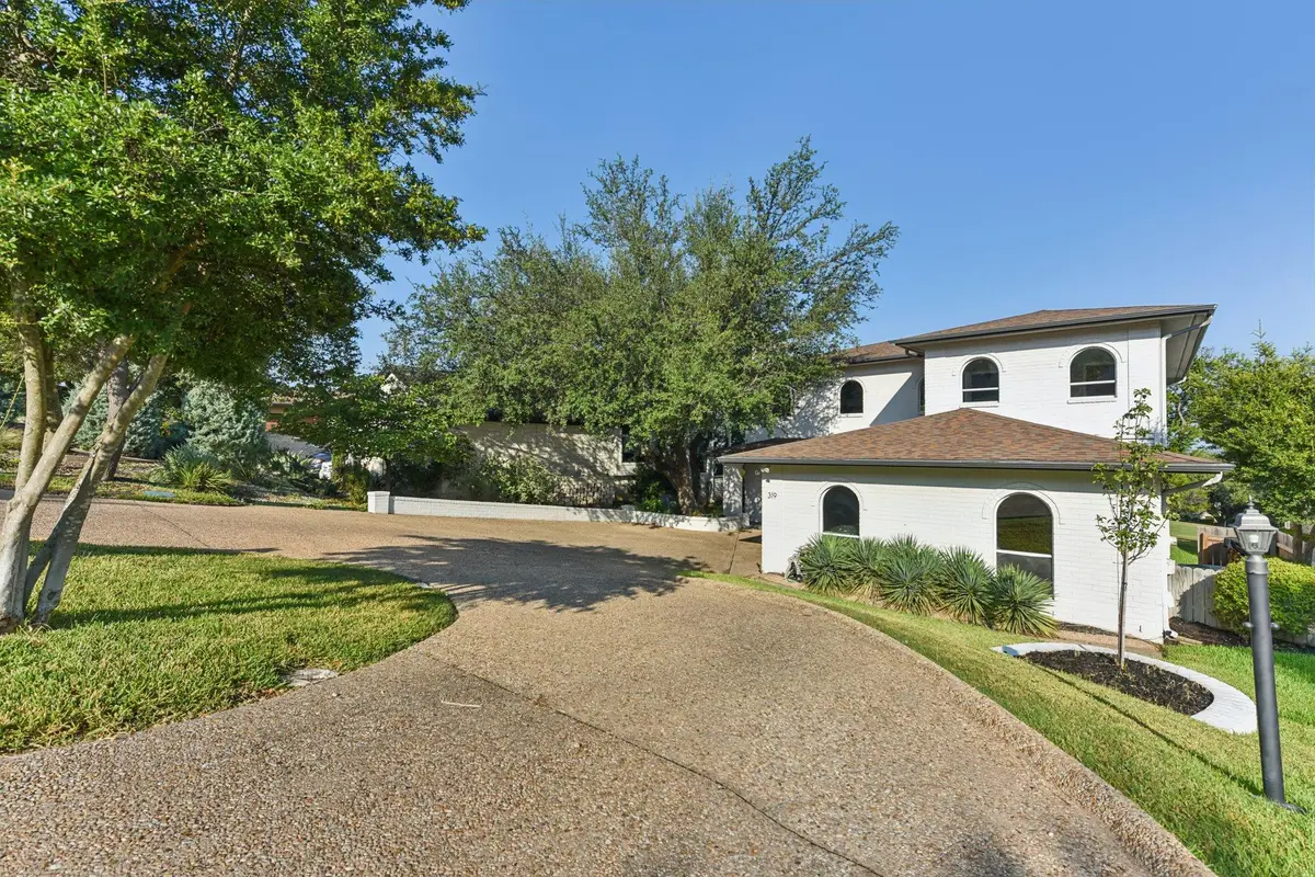 319 Hazeltine Dr, Lakeway, TX 78734 - Image #1