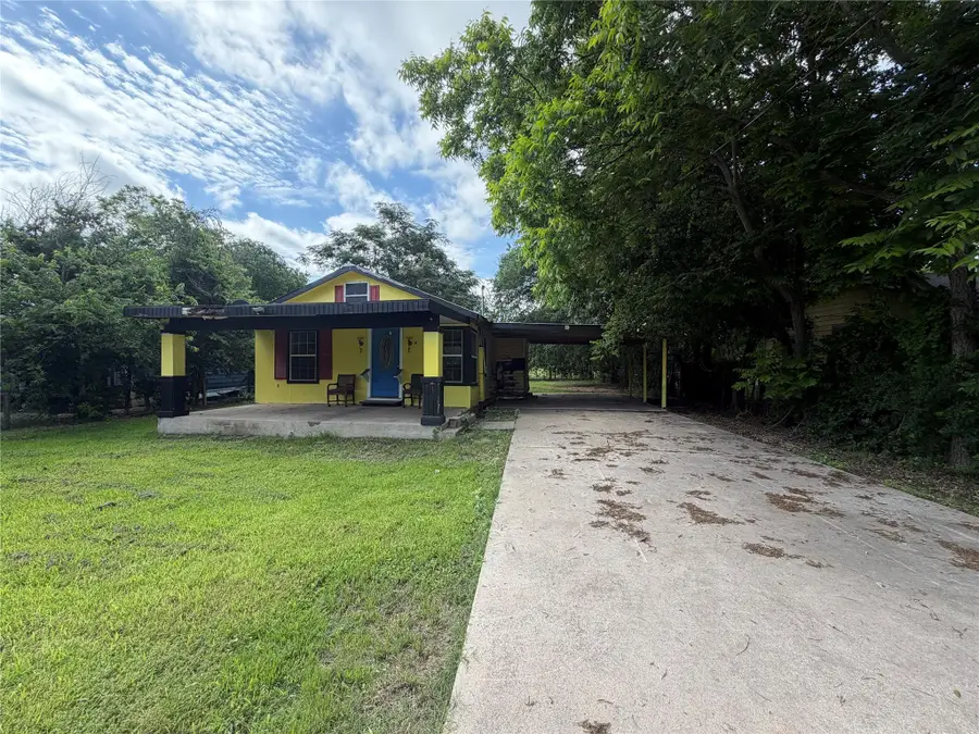 506 Ruddy St, Lockhart, TX 78644 - #3