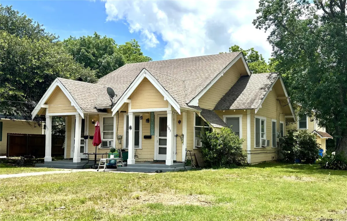 803 Elm St, Seguin, TX 78155 - #1