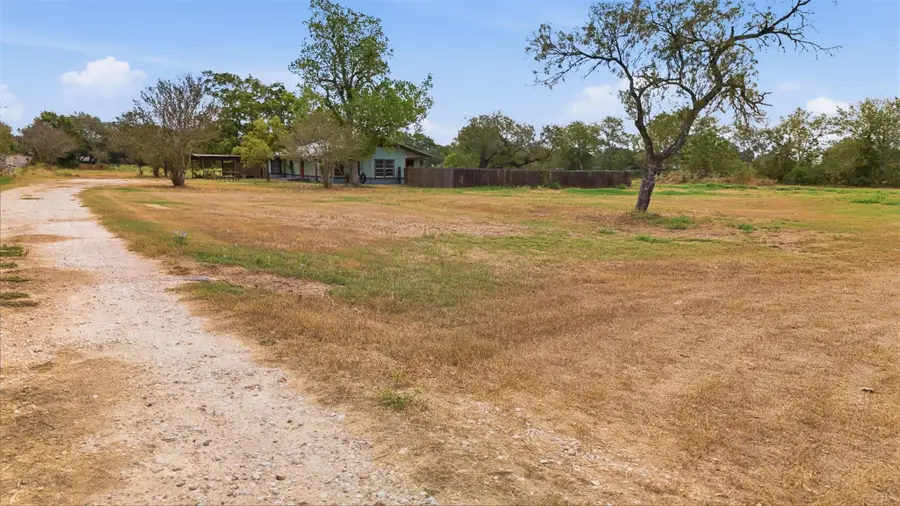 2030 Dreyer Ln, Gonzales, TX 78629 - #3