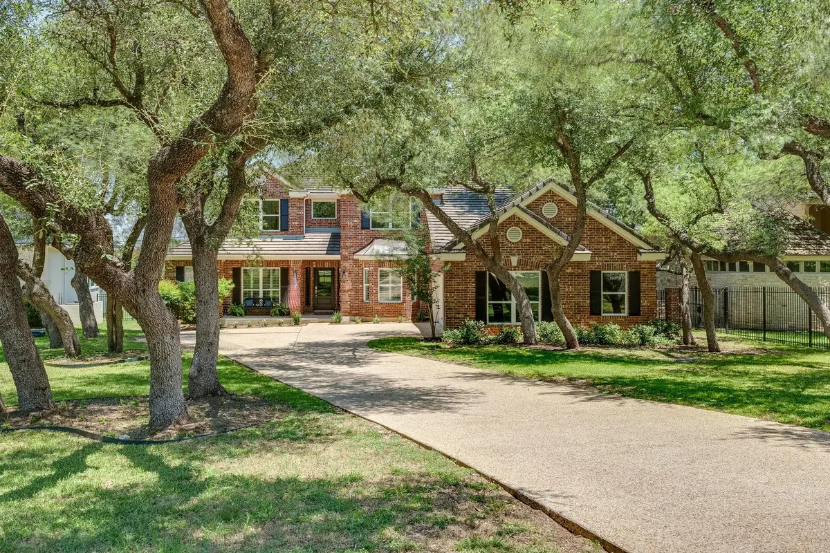 38 Cottondale Rd, The Hills, TX 78738 - Image #1