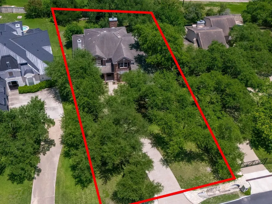 38 Cottondale Rd, The Hills, TX 78738 - Image #3