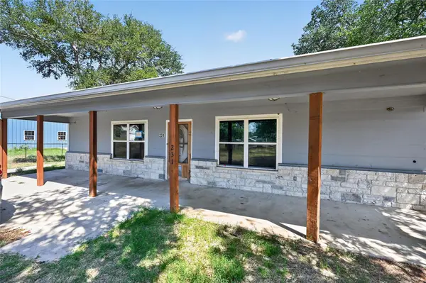 231 Deer Dr, Sunrise Beach, TX 78643