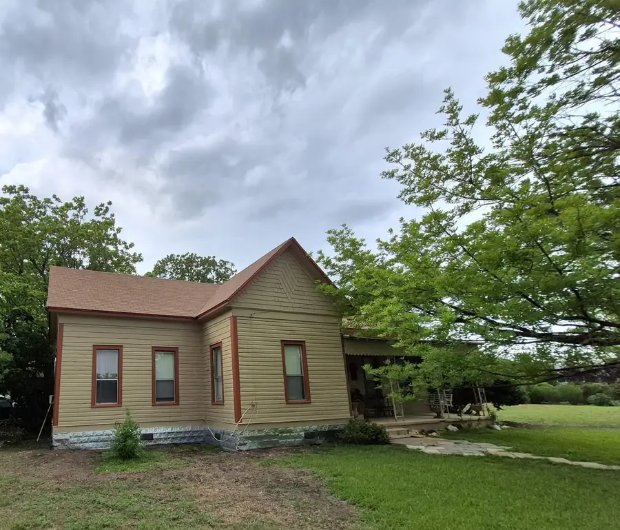204 W Salty St, Thorndale, TX 76577 - #2