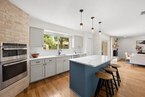 2210 Kenbridge Dr, Austin, TX 78757