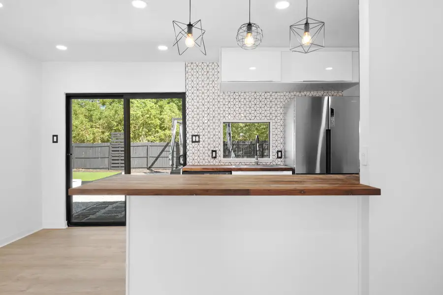 5261 Meadow Creek Dr, Austin, TX 78745 - Image #2