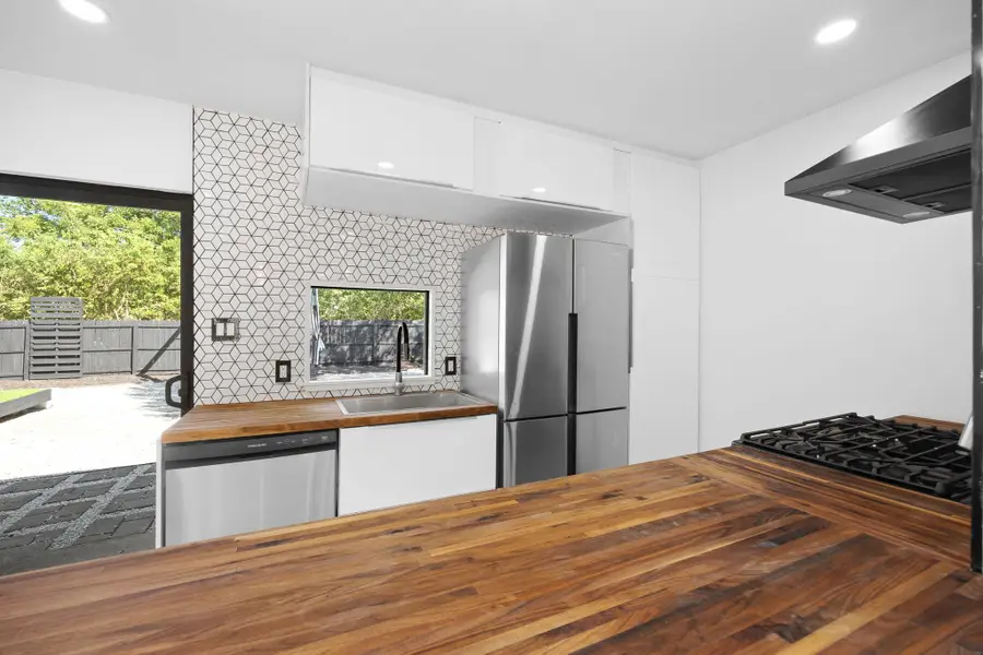 5261 Meadow Creek Dr, Austin, TX 78745 - Image #3