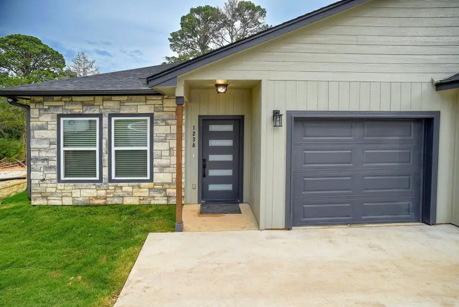 123 S Kanaio Dr, Bastrop, TX 78602 - #3