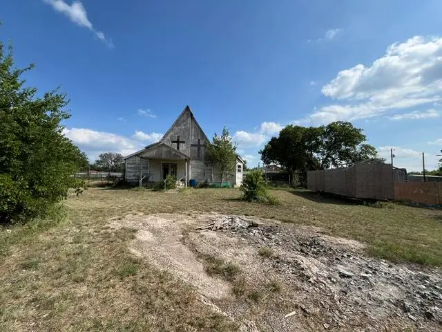 203 W Cherry St, Lometa, TX 76853 - #3