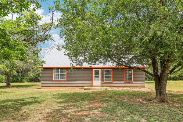 122 Dodd Preston Rd, Elgin, TX 78621