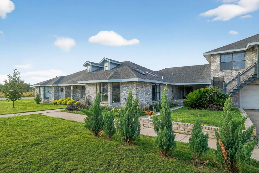 201 W Brazos St, Uvalde, TX 78801 - Image #2