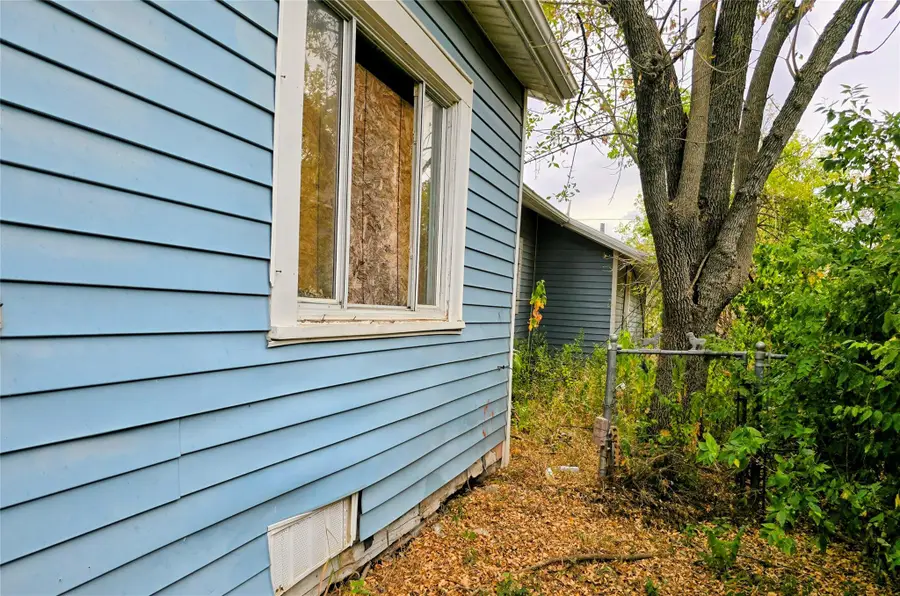 901 W 5th St, Taylor, TX 76574 - Image #2